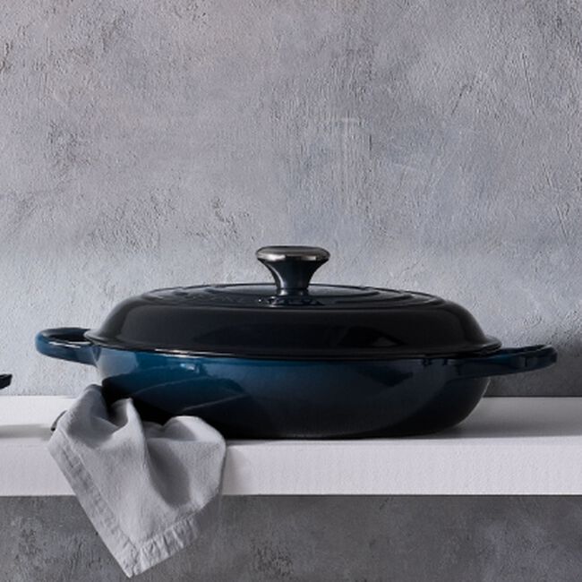 Cast Iron Signature Shallow CasseroleNuit image number 1